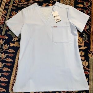 FIGS XS Catarina 1 pocket scrub top, Open Skies